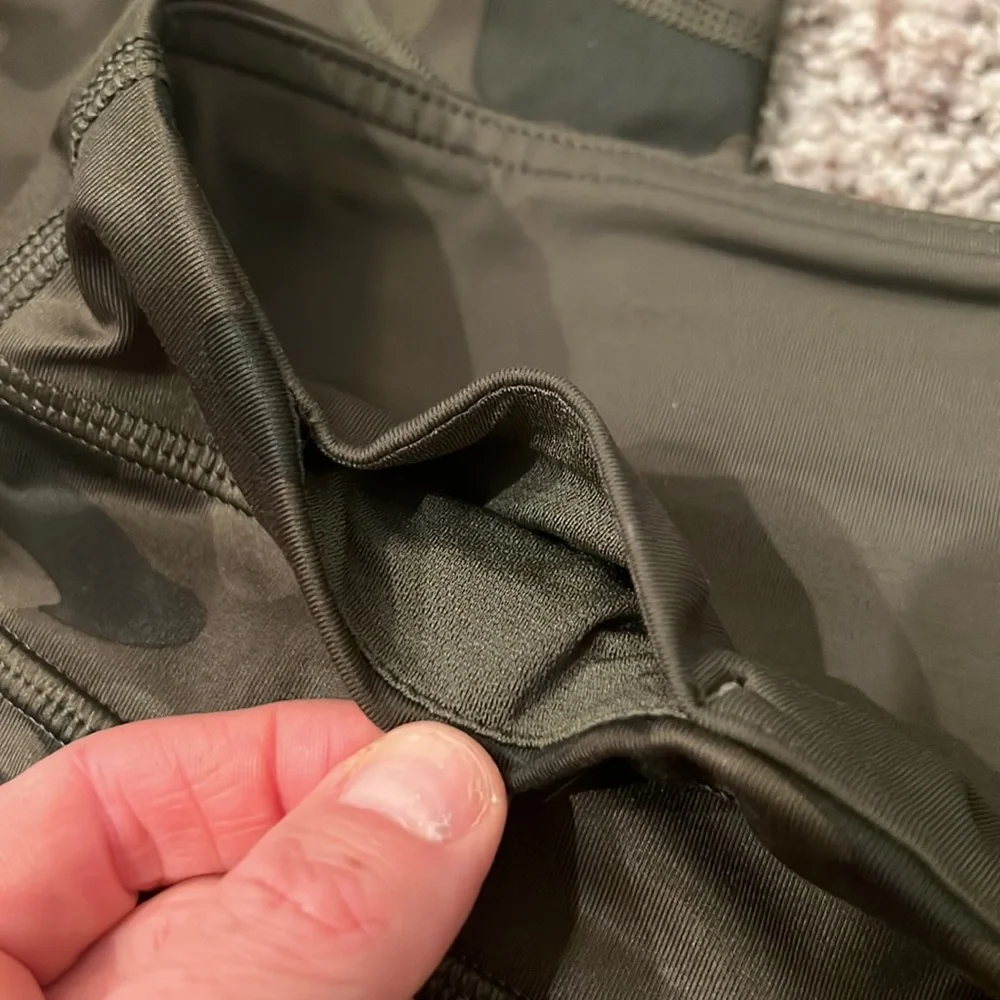 Lululemon Cropped Camouflage Like New Mid Rise Leggings - Picture 8 of 10